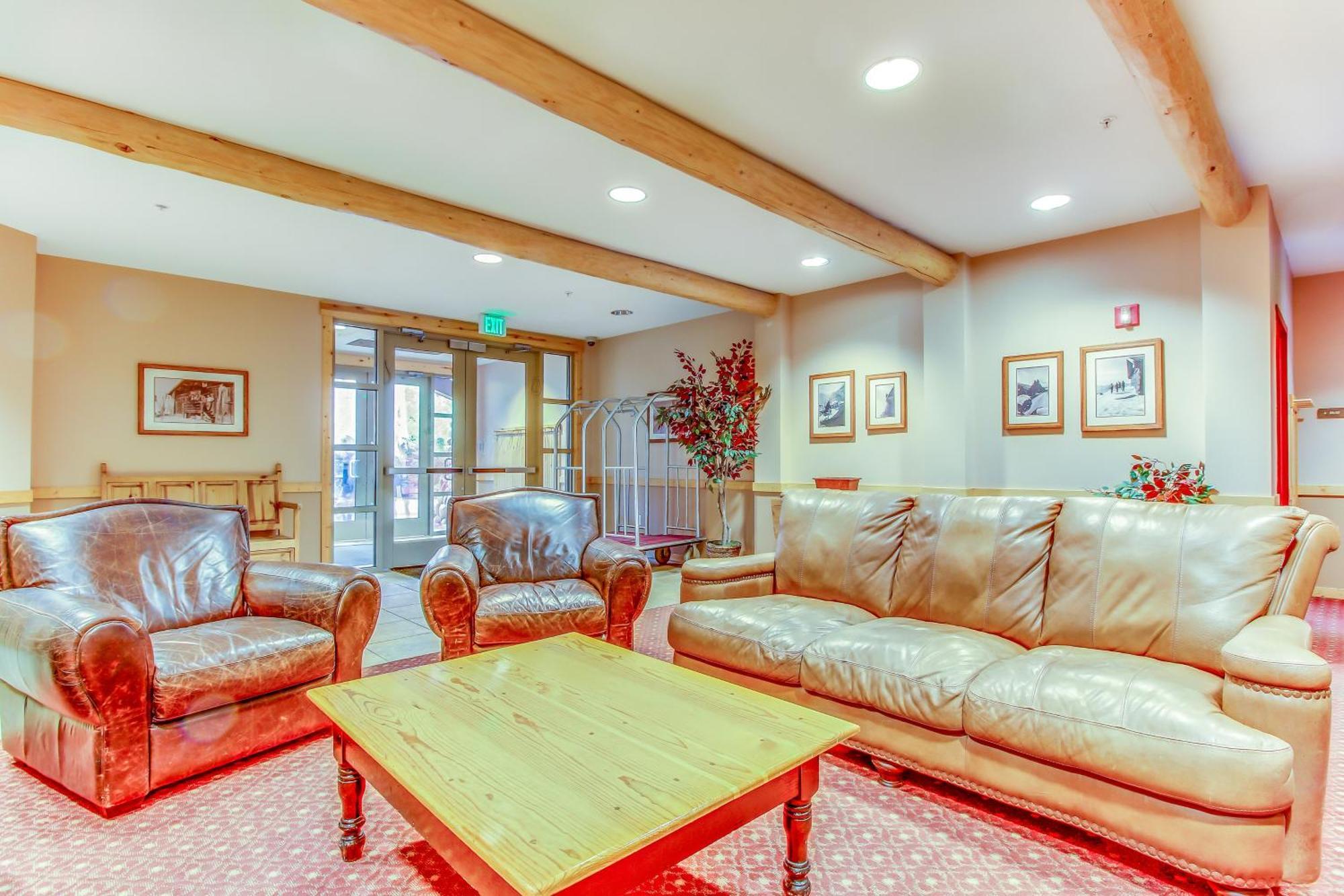 Tucker Mountain Lodge #104 Copper Mountain Room photo
